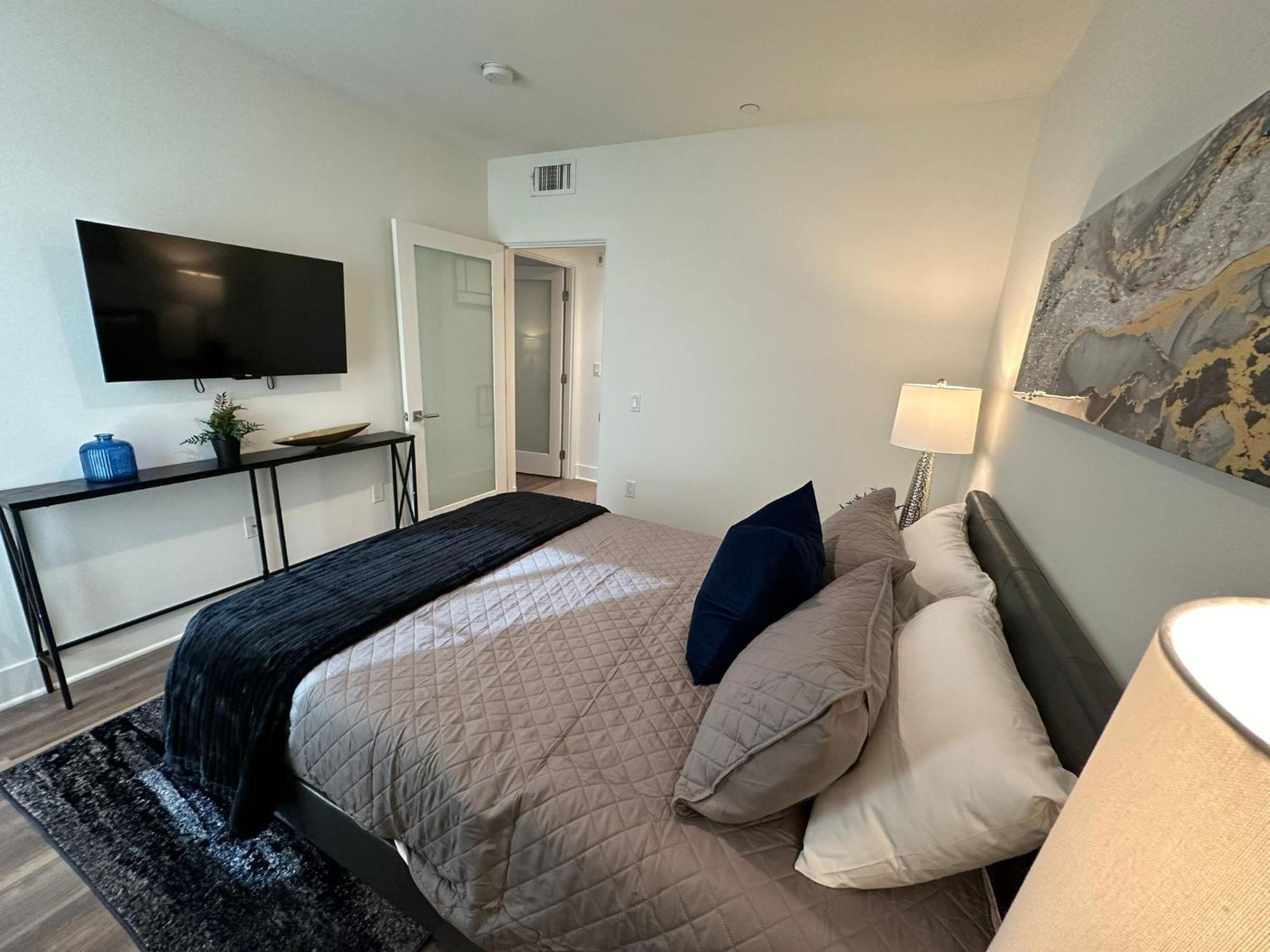 The Century City Cozy 3 Bedroom Apartment With Free Parking! ロサンゼルス エクステリア 写真