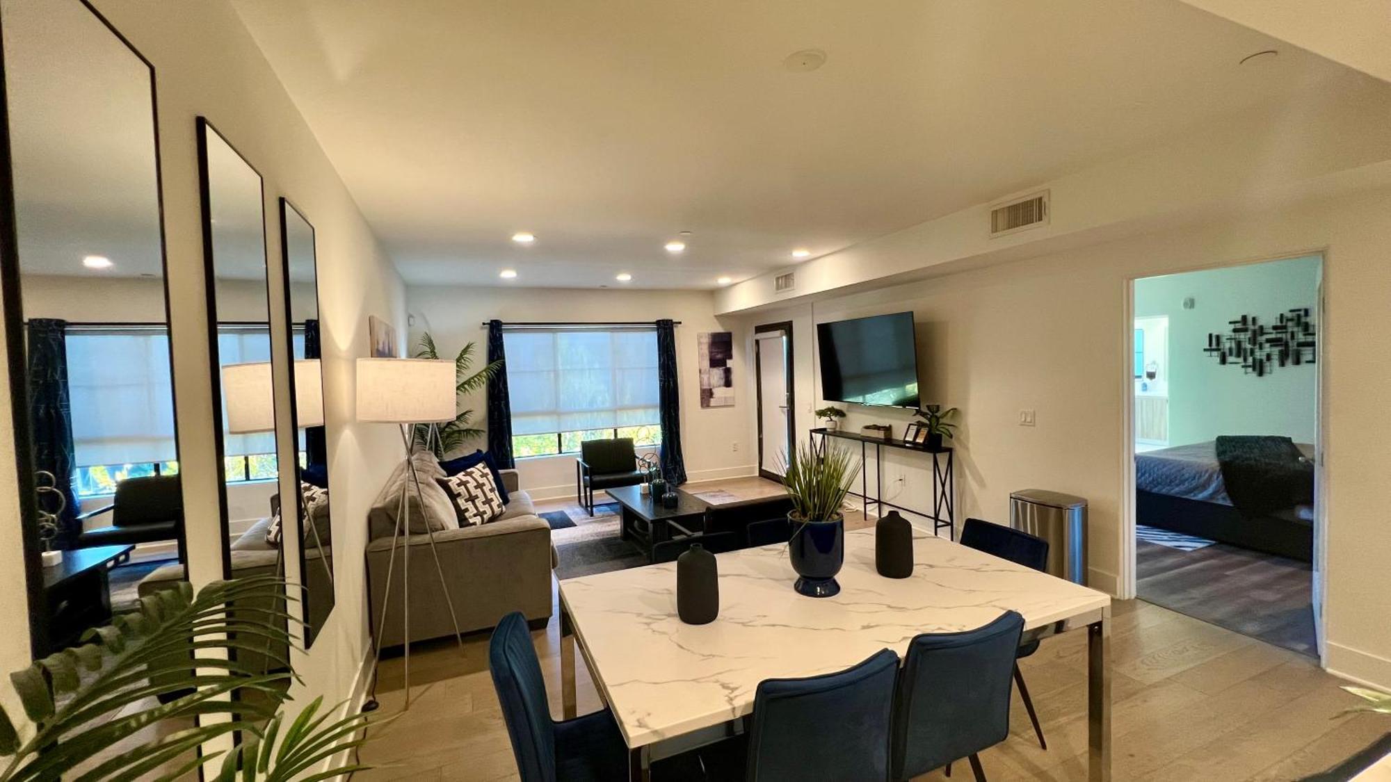 The Century City Cozy 3 Bedroom Apartment With Free Parking! ロサンゼルス エクステリア 写真